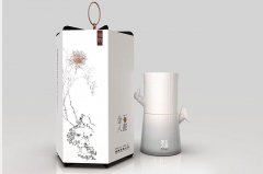 定制國畫風(fēng)的白酒包裝盒也很美